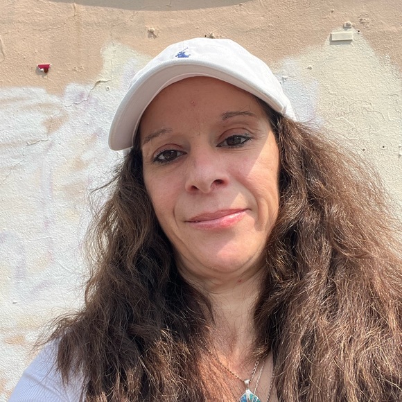 Meet your Posher, Joyce - Picture 2 of 4